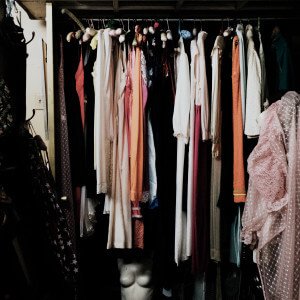 Kleiderschrank mit Second Hand Kleidung: Ist das nachhaltig?