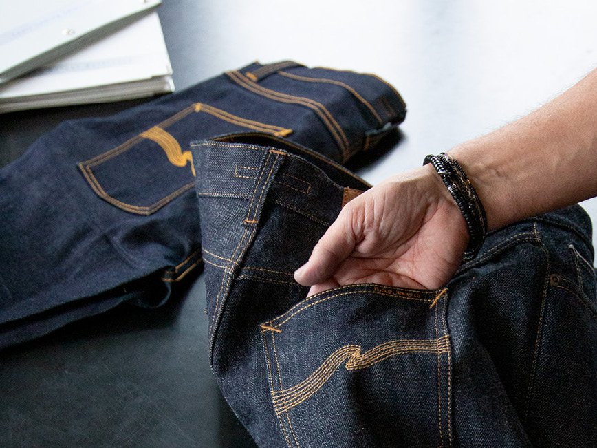 Nudie bietet für seine Jeans kostenlose Reparaturen an