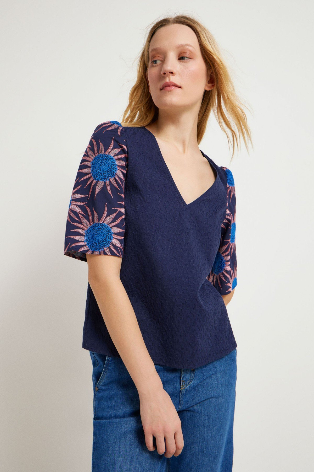Bluse mit Stickerei Blau