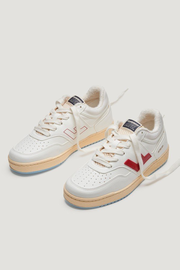 Sneaker Retro 90s White Cherry Sky